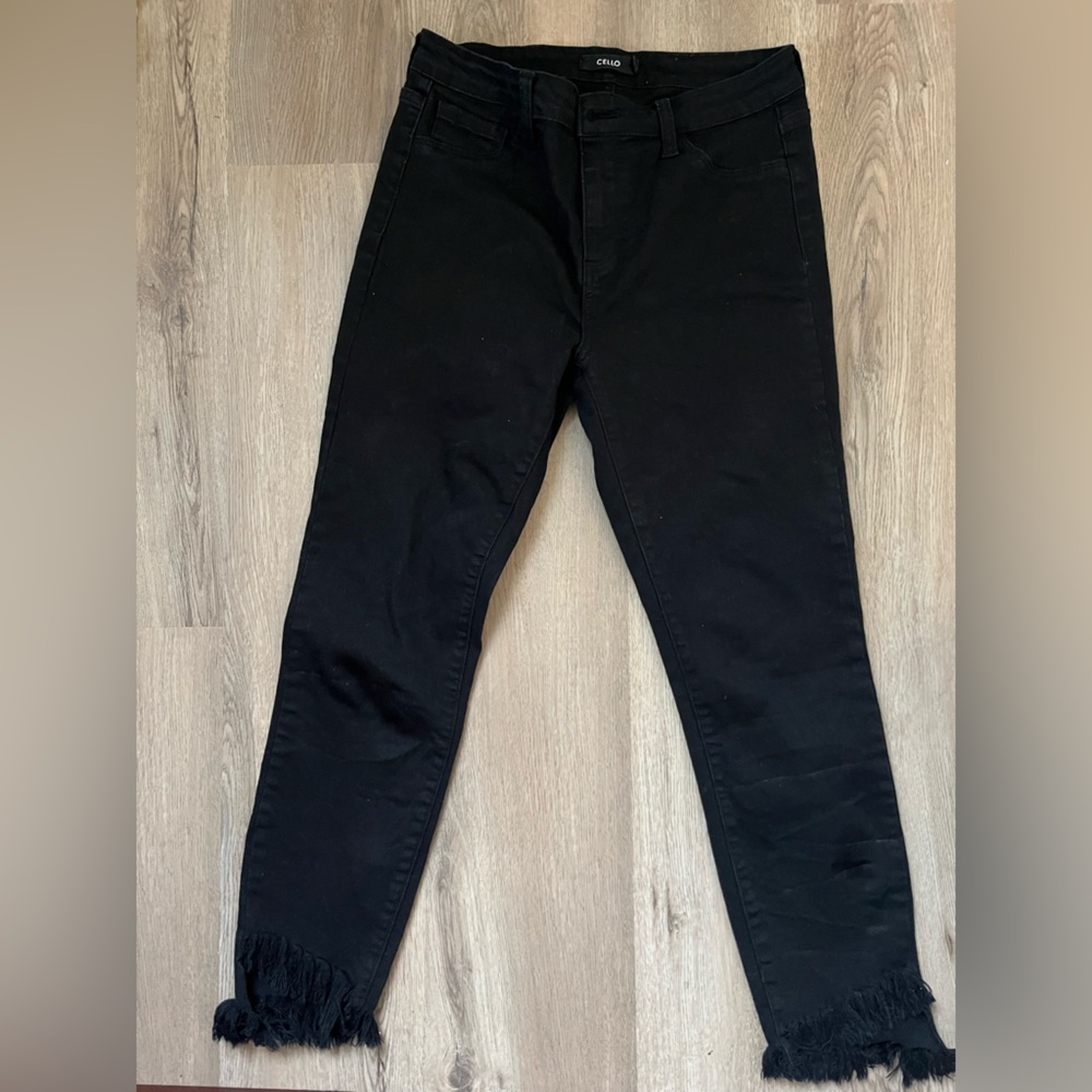 Raw hem skinny jeans